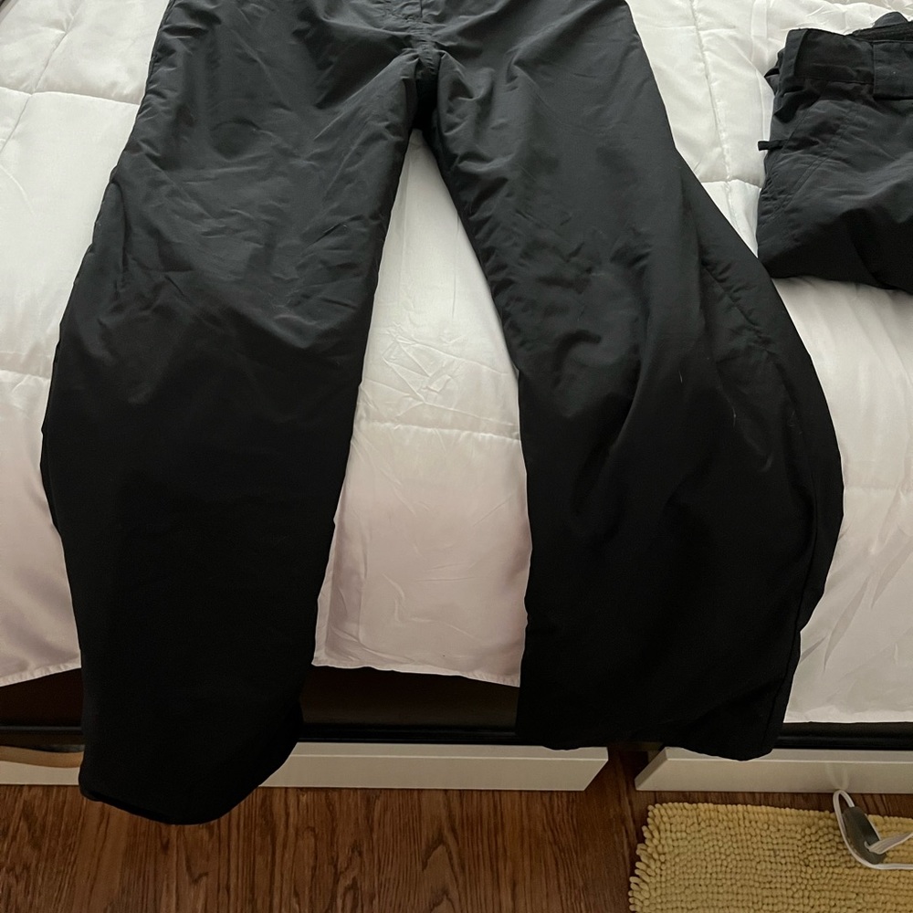 Snow pants for winter skiing. Size S. Worn once. Like new. Front and back shown.